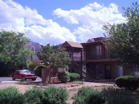 381 Cedar St in Sedona, AZ - Building Photo