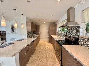 211 189th Terrace in Sunny Isles Beach, FL - Building Photo - Building Photo