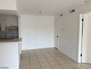 2855 Winkler Ave in Ft. Myers, FL - Building Photo - Building Photo