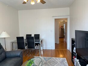 124 Sutherland Rd in Boston, MA - Foto de edificio - Building Photo