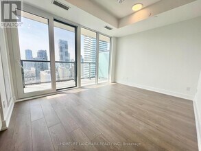 308 Jarvis St in Toronto, ON - Building Photo - Building Photo