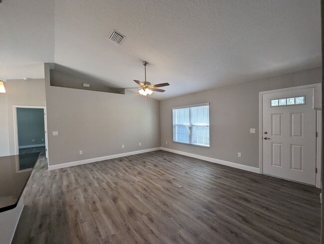 1427 W Cary Dr in Citrus Springs, FL - Building Photo - Building Photo