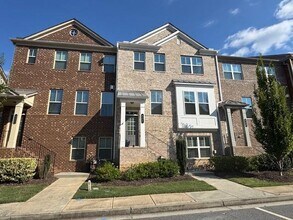 651 Sunset Park Dr in Suwanee, GA - Building Photo - Building Photo