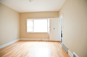 3221 N Newhall St, Unit Lower in Milwaukee, WI - Building Photo - Building Photo