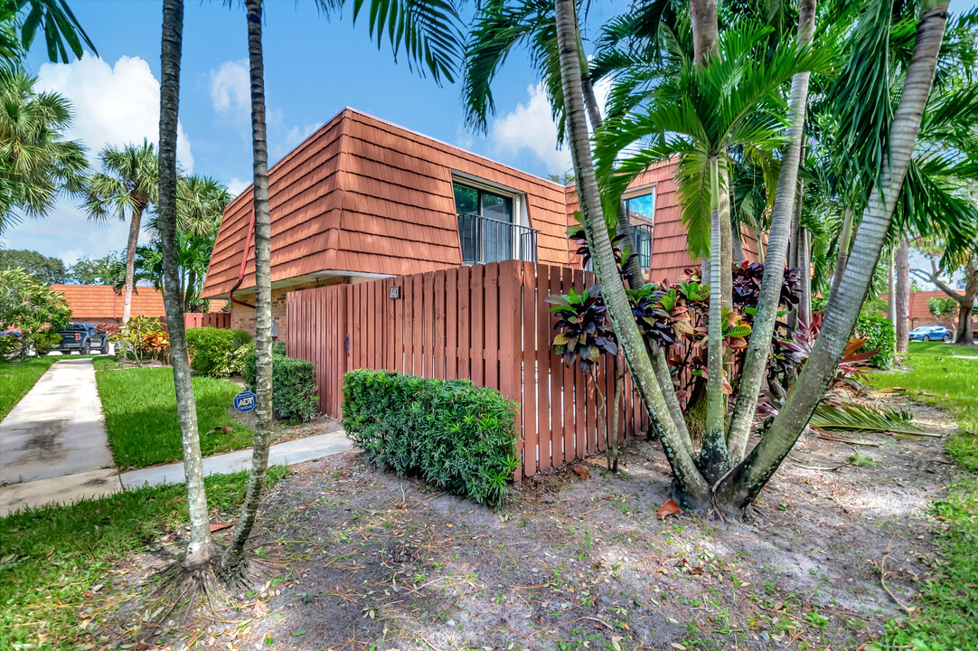 1510 Augusta Cir in Delray Beach, FL - Building Photo