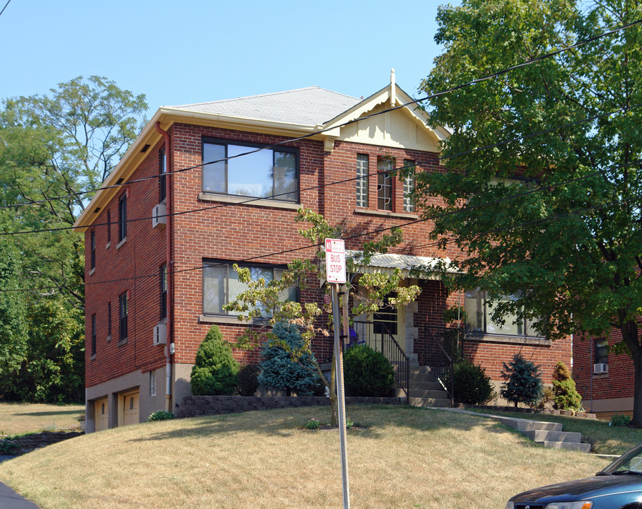 2468 Boudinot Ave in Cincinnati, OH - Foto de edificio