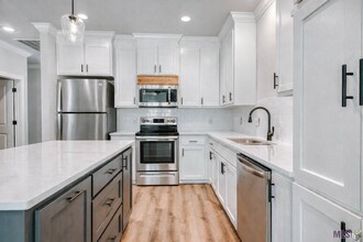 8065 Lockhart Rd in Denham Springs, LA - Foto de edificio - Building Photo