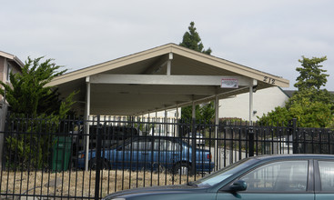 212-220 Sunset Blvd in Hayward, CA - Building Photo - Building Photo