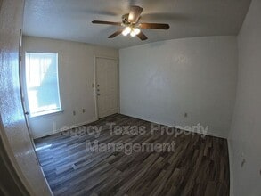 1106 Williams Ave in Cleburne, TX - Building Photo - Building Photo