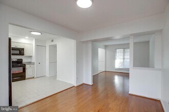 6012 Westbourne Pl in Centreville, VA - Building Photo - Building Photo