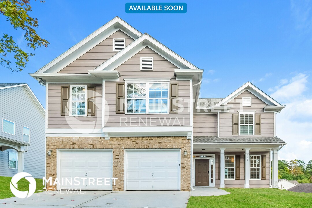 8904 Crestview Cir in Union City, GA - Building Photo