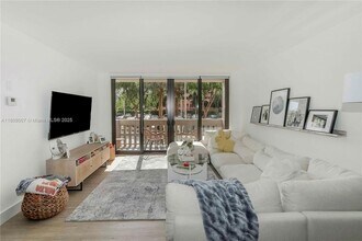 90 Edgewater Dr, Unit 106 in Coral Gables, FL - Building Photo - Building Photo