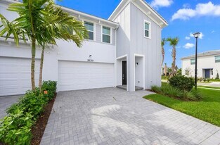 5120 Willow Crk Dr in Westlake, FL - Building Photo