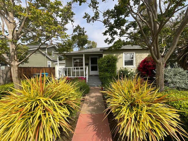 962 Hall St in San Carlos, CA - Building Photo - Building Photo