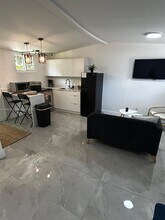 1945 NW 33rd St in Miami, FL - Building Photo - Building Photo