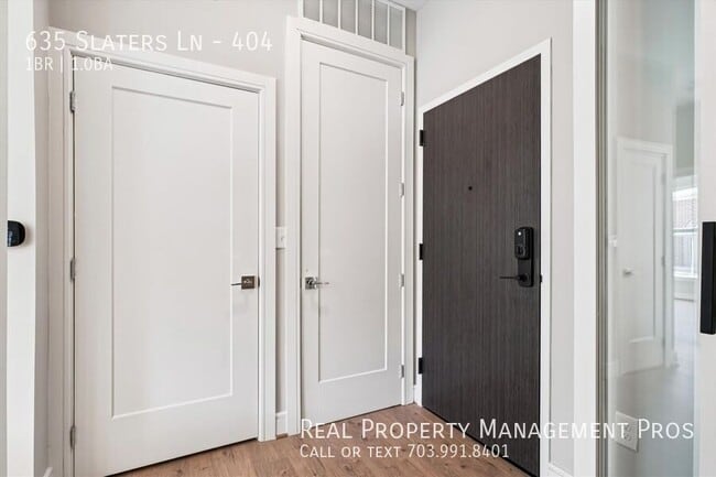 635 Slaters Ln in Alexandria, VA - Building Photo - Building Photo