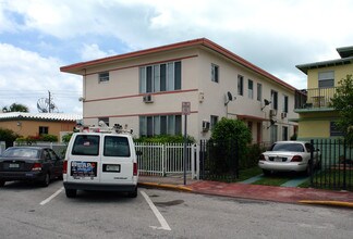 926 79th Ter in Miami Beach, FL - Building Photo - Building Photo