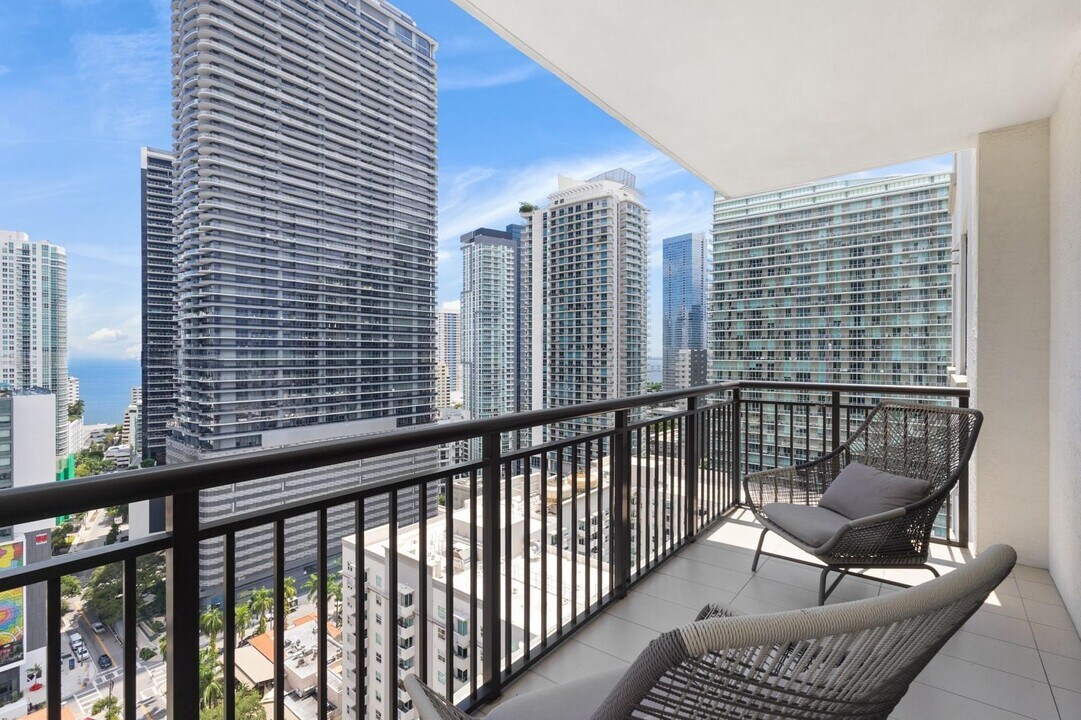 999 SW 1st Ave, Unit 2502 in Miami, FL - Building Photo