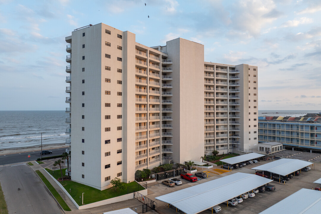 The Breakers Condominium in Galveston, TX - Foto de edificio