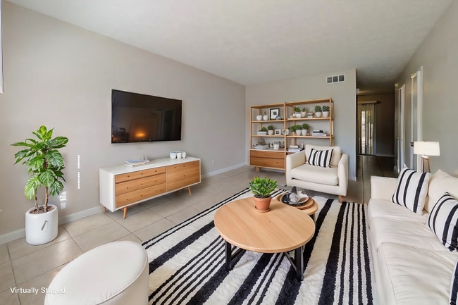 Yellow Pine Townhomes in Jacksonville, FL - Foto de edificio - Building Photo
