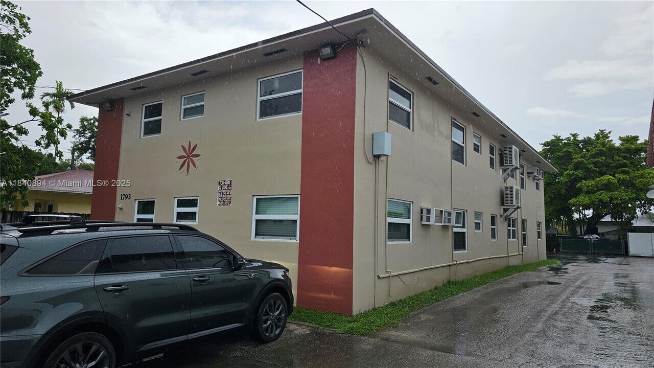 1793 NW 18th Terrace in Miami, FL - Building Photo
