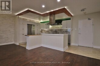 627 The West Mall in Toronto, ON - Building Photo - Building Photo