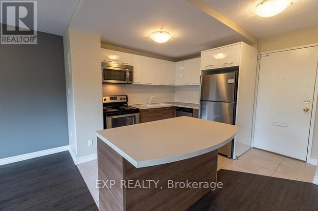 375 Scott St in St Catharines, ON - Building Photo - Building Photo