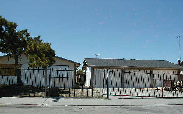 Triplex/stockton in Stockton, CA - Foto de edificio