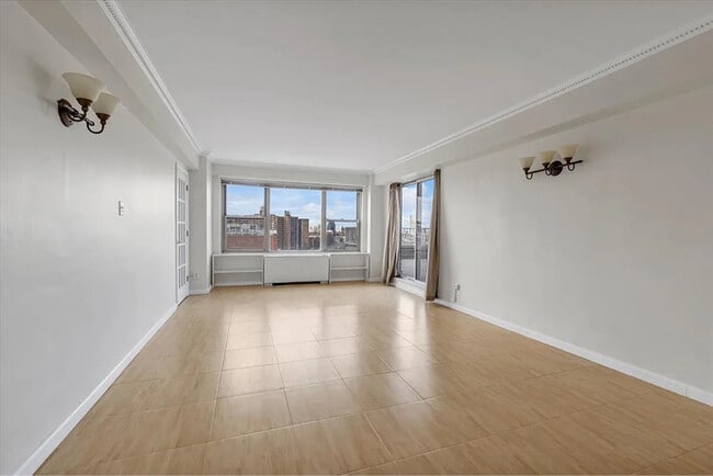 10740 Queens Blvd in Queens, NY - Building Photo - Building Photo