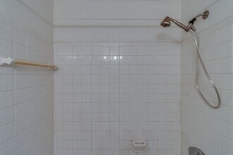 3106 Holiday Apartments (Michael &amp; Norma Coscarelli) in Lansing, MI - Building Photo - Interior Photo