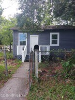 3323 Stuart St in Jacksonville, FL - Building Photo
