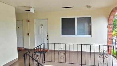 2210 Taylor St in Hollywood, FL - Building Photo - Building Photo