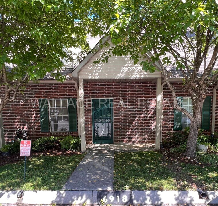6918 Kings Crossing Way in Knoxville, TN - Foto de edificio