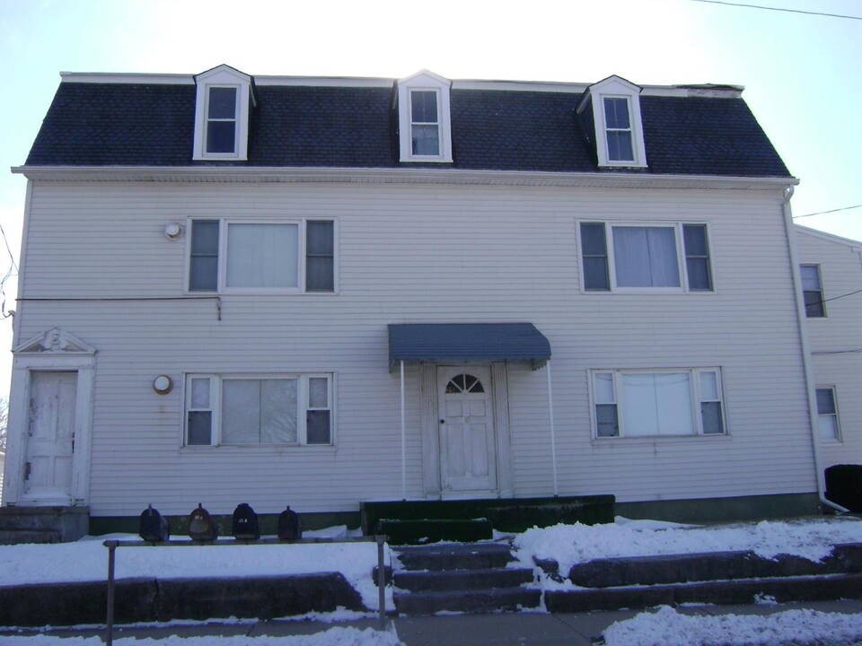 25 Main St in Yorkana, PA - Building Photo