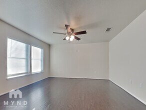 5305 Westbrook Rd in Houston, TX - Foto de edificio - Building Photo