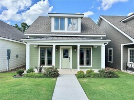 821 NE Hts Ln in Bentonville, AR - Building Photo