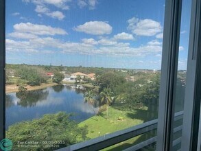 3499 Oaks Way in Pompano Beach, FL - Building Photo - Building Photo