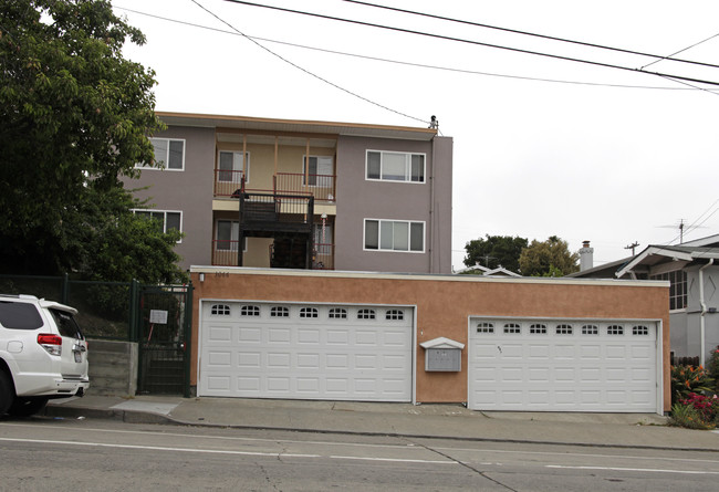 3066 Macarthur Blvd in Oakland, CA - Building Photo - Building Photo