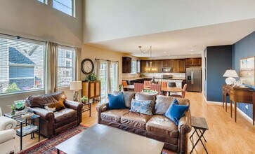 7140 S Robertsdale Way in Aurora, CO - Building Photo - Building Photo