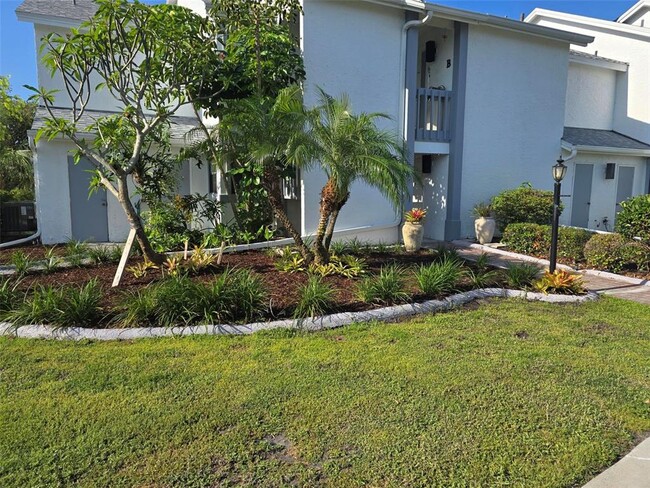 611 Lively Dr in Sun City Center, FL - Building Photo - Building Photo