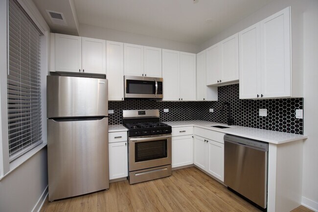 661 W Wrightwood Ave in Chicago, IL - Building Photo - Building Photo