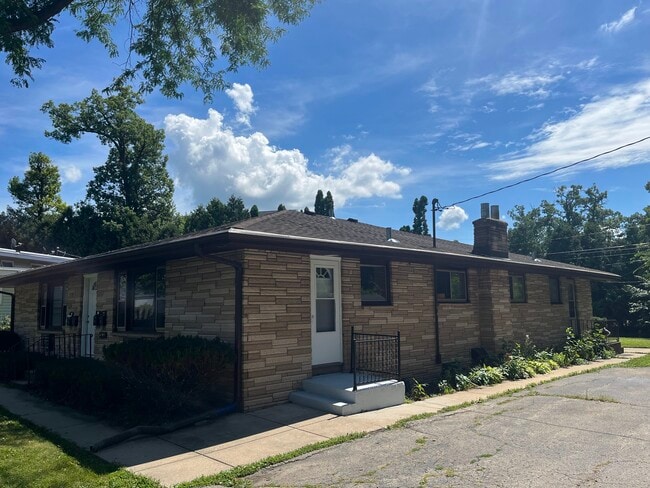 6403 Eastgate Rd, Unit C in Monona, WI - Building Photo - Building Photo