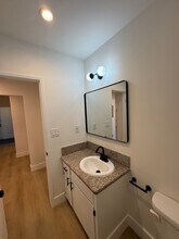 5511 Corteen Pl, Unit 7 in Los Angeles, CA - Foto de edificio - Building Photo