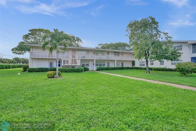 324 Farnham P in Deerfield Beach, FL - Building Photo - Building Photo