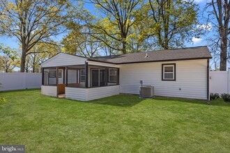 338 Goldenridge Dr in Levittown, PA - Building Photo - Building Photo