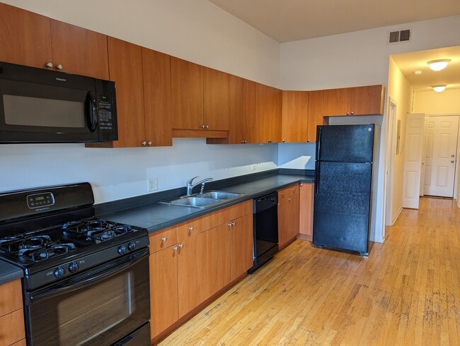 1813 N Milwaukee Ave in Chicago, IL - Building Photo - Building Photo