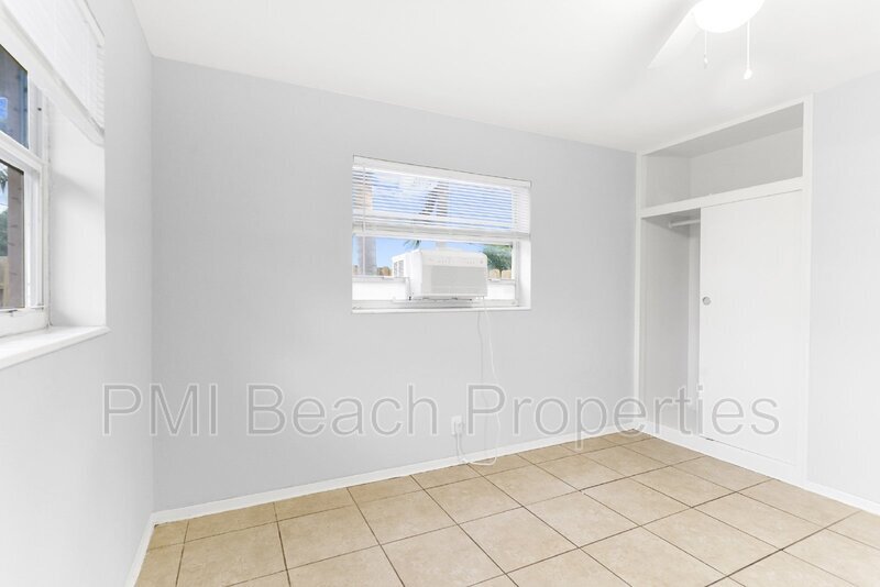 182 SE 27th Way in Boynton Beach, FL - Building Photo