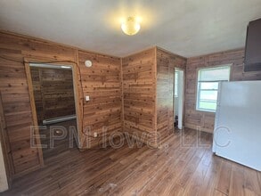 2836 Independence Ave in Waterloo, IA - Building Photo - Building Photo