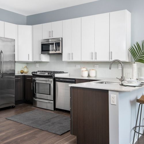 200 S Halsted St in Chicago, IL - Building Photo