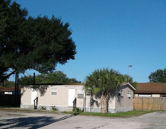 1505 Goodyear Ave in Lakeland, FL - Building Photo - Building Photo